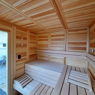 aussensauna-in-polarkiefer-massivholz-sauna