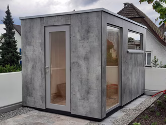 aussensauna-mit-fassade-in-betonoptik-hpl-platten-auf-terrasse-2