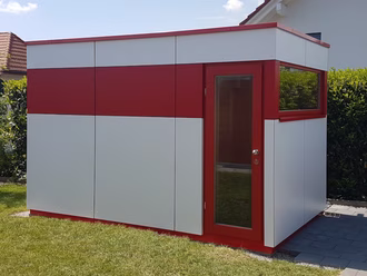 aussensauna-mit-hpl-vollkern-fassade-rot-weiss
