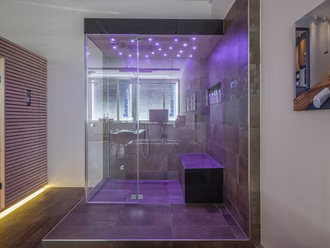 dampfbad-mit-farblicht