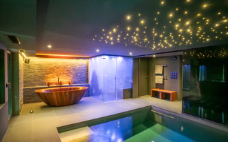 dampfdusche-in-schwimmbad-mitholzbadewanne-modern-6