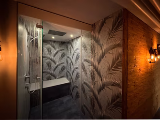 dampfdusche-mit-angrenzender-sauna