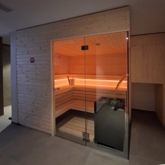 finnische-sauna-nordische-fichte-mit-glasecke