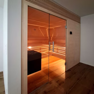 massiv-sauna-mit-glas