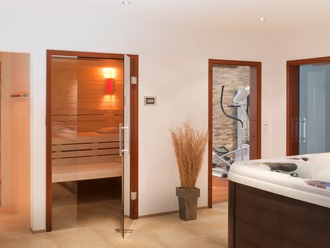 private-wellnessanlage-mit-whirlpool
