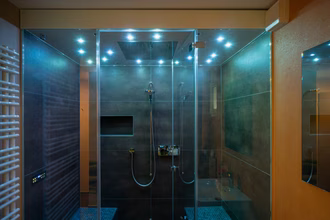 private-wellnessoase-mit-sauna-und-dampfbad-dampfdusche-wellnessraum-zum-entspannen-20