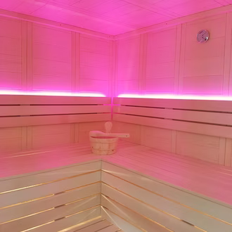 sauna-in-massivholz-mit-farblicht-classico