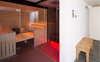sauna-und-dampfdusche-in-wellnessanlage