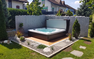 whirlpool-mit-garten-integriert